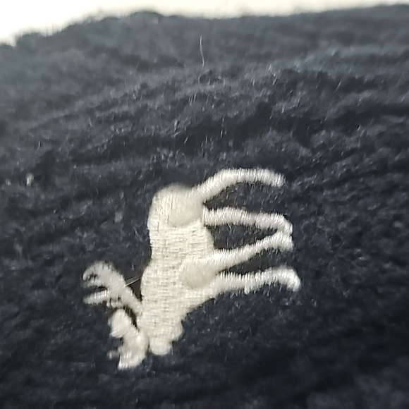Gourgous Abercrombie size XL color is black with white moose - Picture 4 of 5